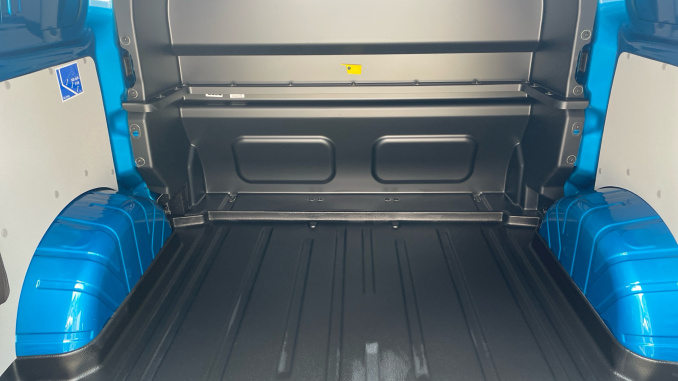 Ford Transit Custom E-320 L1 Rwd 160kW 71kWh H1 Double Cab Van Limited Auto - Image 12